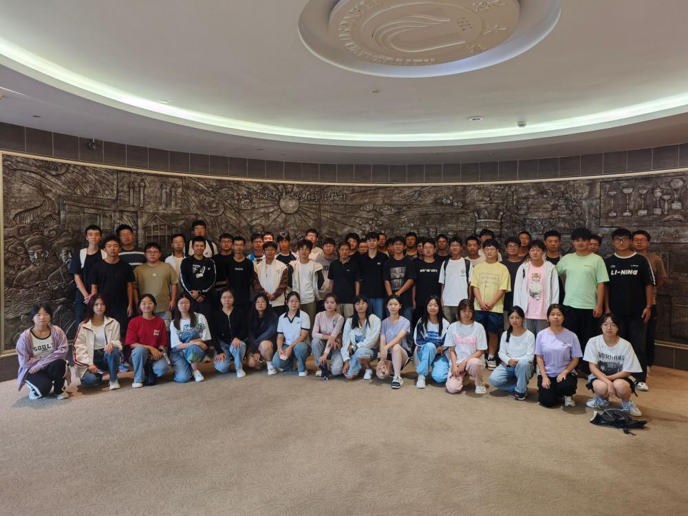 管理學院關工委開展“感悟校史底蘊，培育愛校情懷”校史館參觀活動